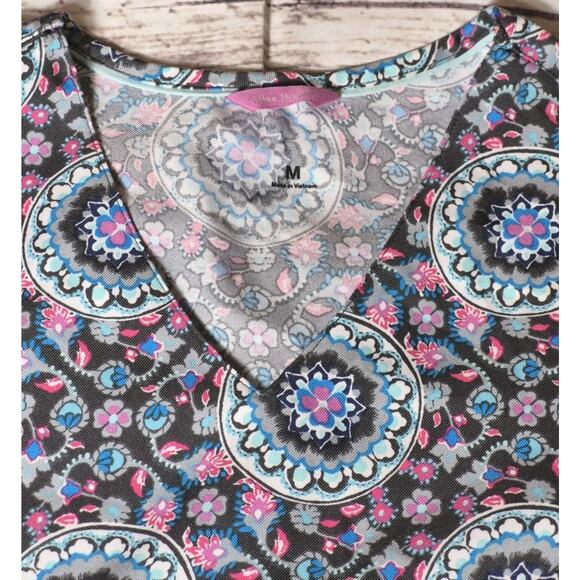Vera Bradley Blue & Pink Patterned Scrub Top Womens Size Medium, 3 Pockets - Picture 2 of 9